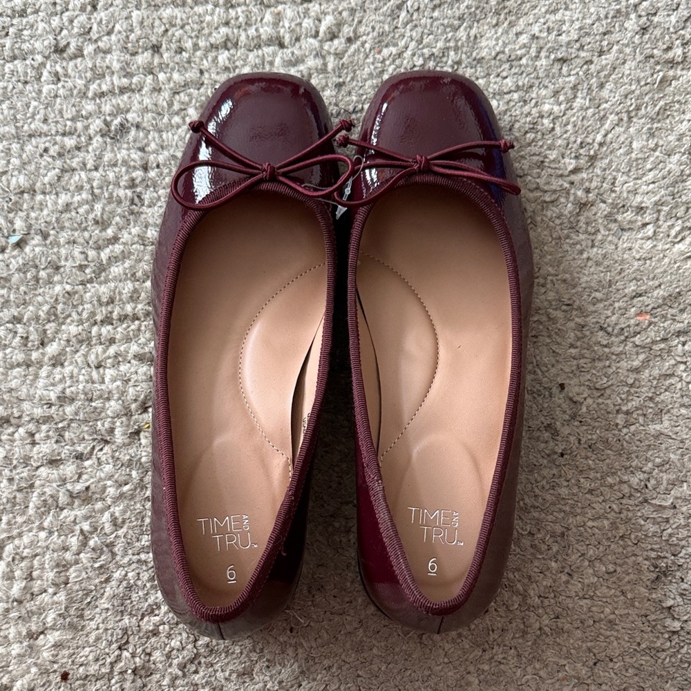 Time and Tru Women’s Burgundy Patent Toe Bow Flats